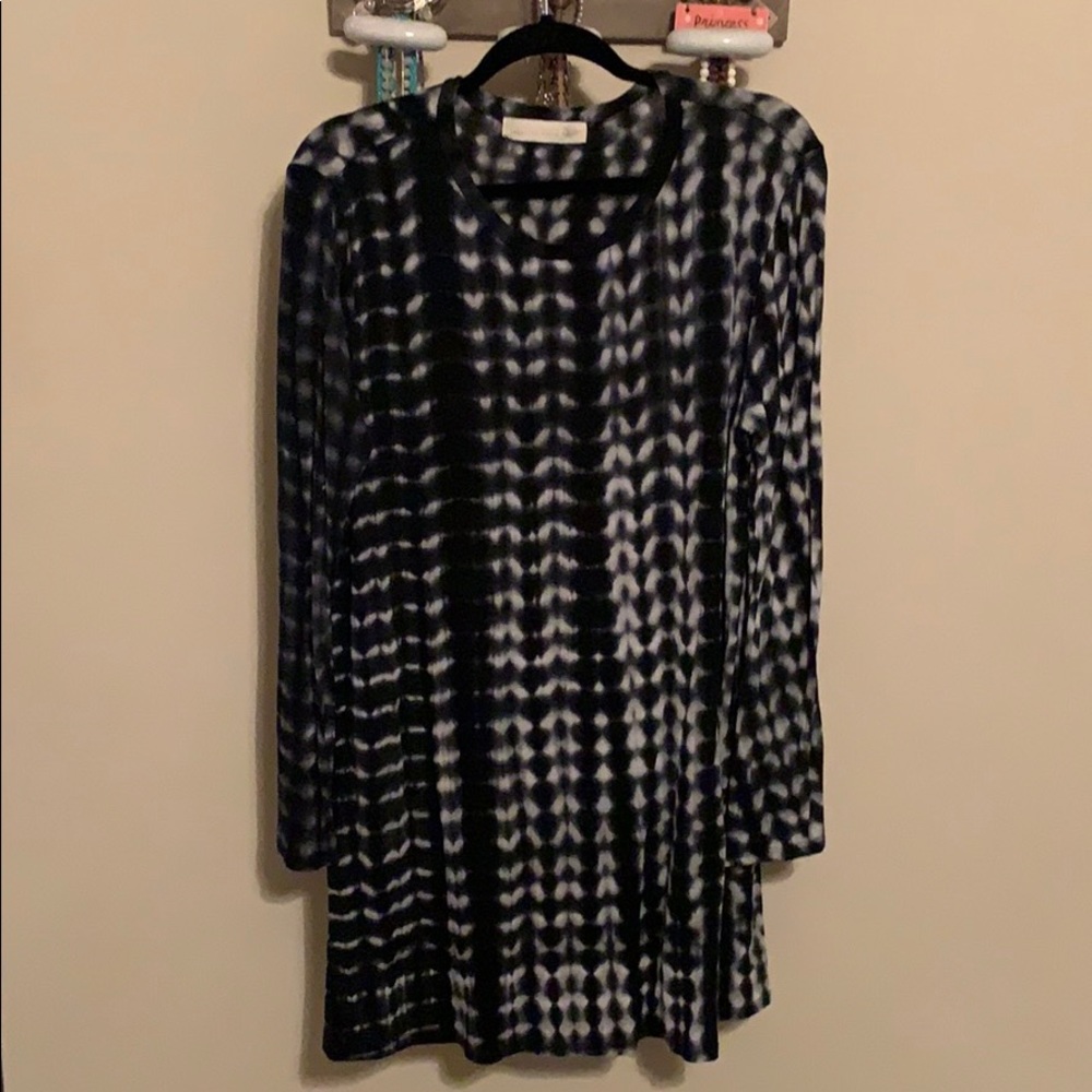 Black and white tie-dye tunic